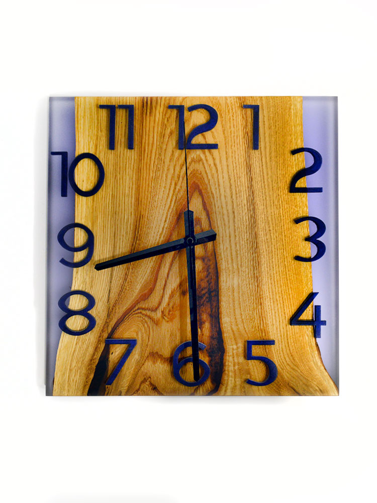 Часы из дуба, смола фиолетовая прозрачная